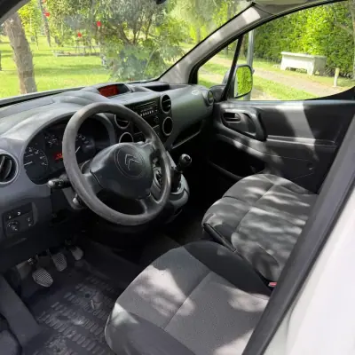 Citroën BERLINGO 1.6 HDI 600 C/AC 2018 - 10990 EUR, 190000 km - AUTO.MOTO.pt - 190000km - foto 6 de 15