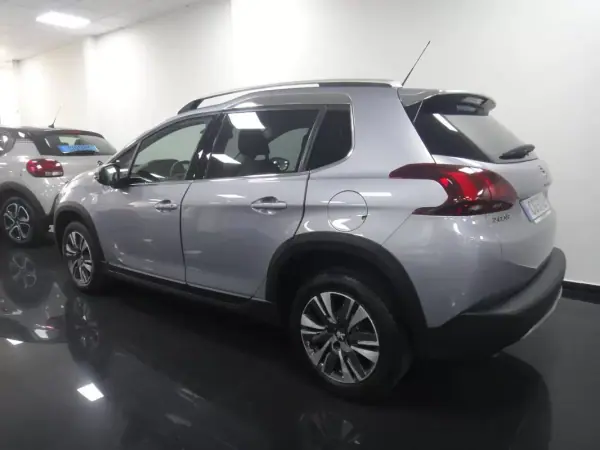 Peugeot 2008 2019 - 10500 EUR, 99000 km - AUTO.MOTO.pt - 99000km - foto 5 de 22