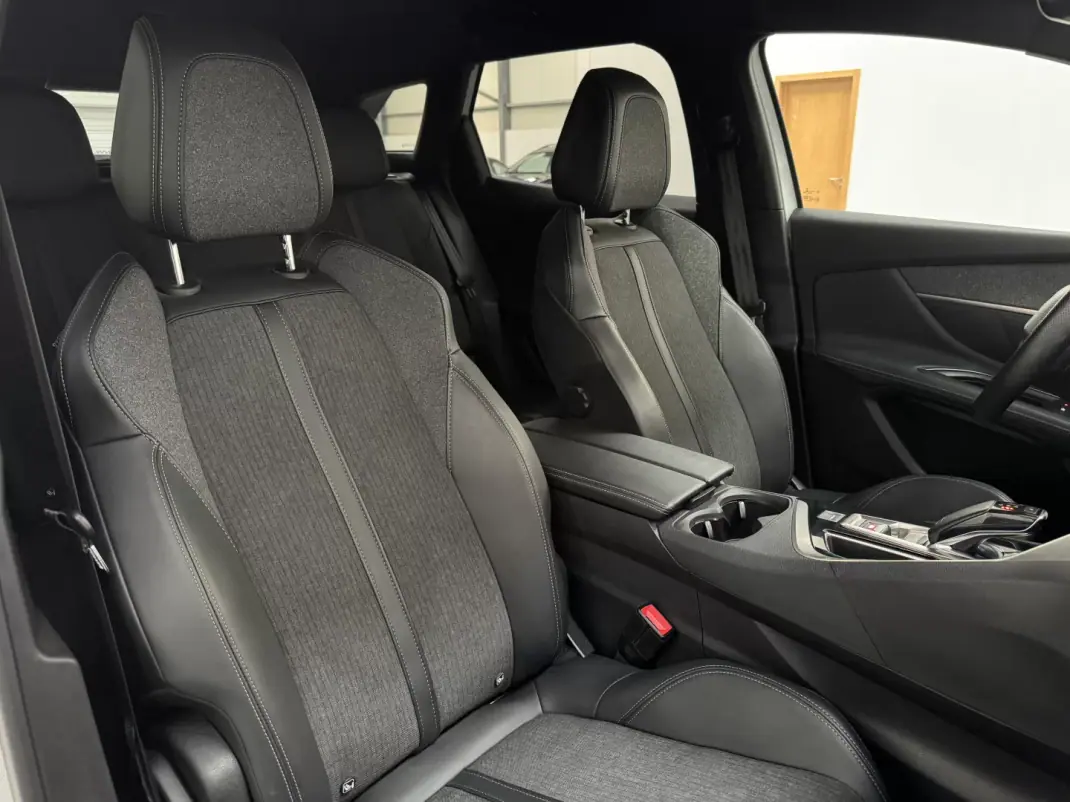 Peugeot 3008 2019 - 18990 EUR, 67000 km - AUTO.MOTO.pt - 67000km - foto 17 de 22