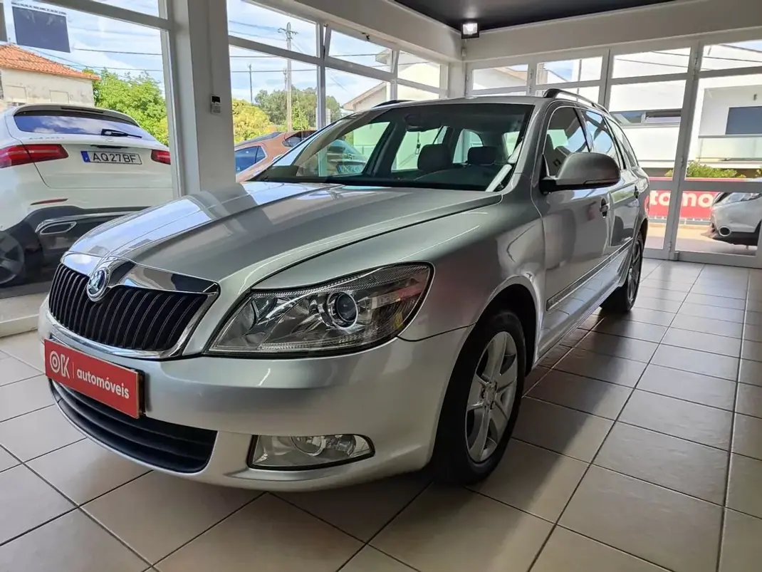 Skoda Octavia Break 2009 - 5750 EUR, 277000 km - AUTO.MOTO.pt - 277000km - foto 5 de 36