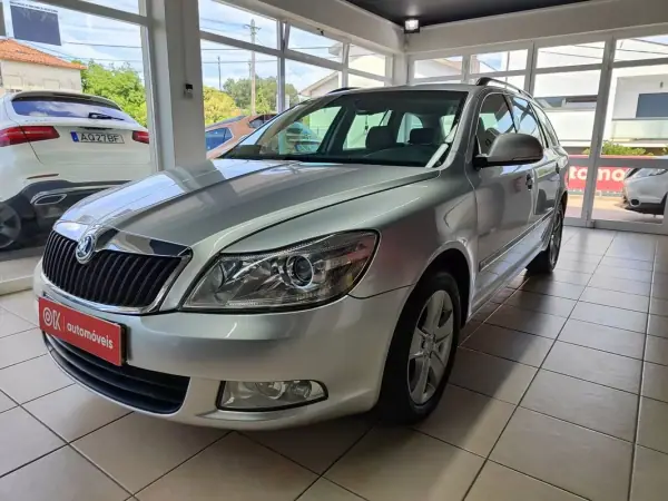 Skoda Octavia Break 2009 - 5750 EUR, 277000 km - AUTO.MOTO.pt - 277000km - foto 5 de 36