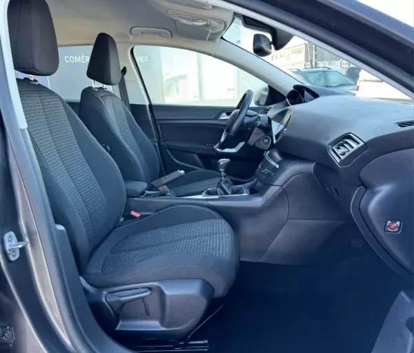 Peugeot 308 2019 - 8450 EUR, 200815 km - AUTO.MOTO.pt - 200815km - foto 13 de 17