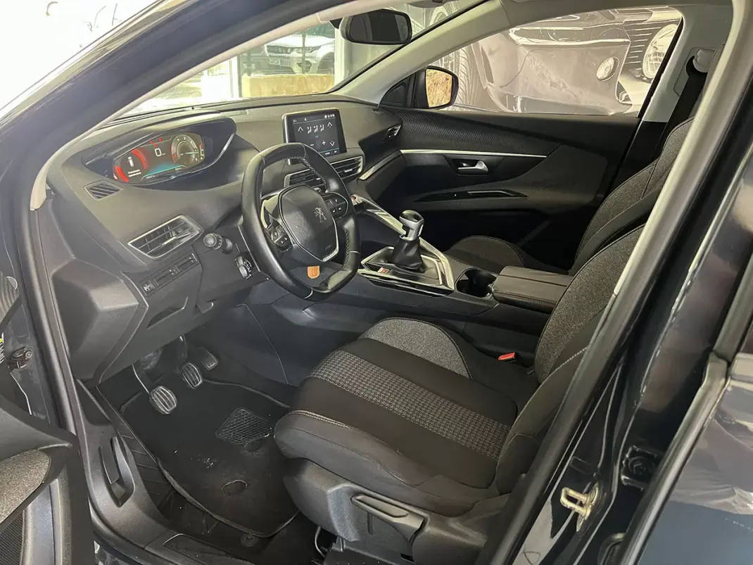 Peugeot 3008 2017 - 13800 EUR, 195973 km - 195973km - foto 6 de 22