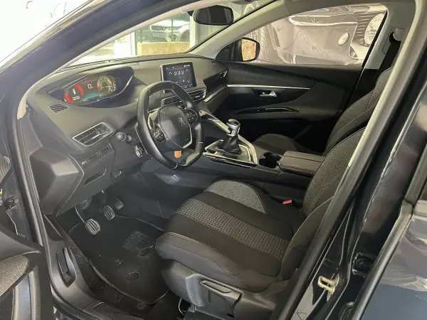 Peugeot 3008 2017 - 13800 EUR, 195973 km - AUTO.MOTO.pt - 195973km - foto 6 de 22