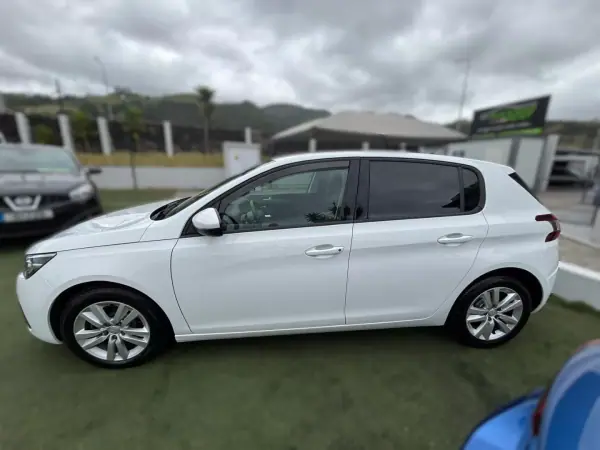 Peugeot 308 2018 - 15990 EUR, 149065 km - AUTO.MOTO.pt - 149065km - foto 7 de 14