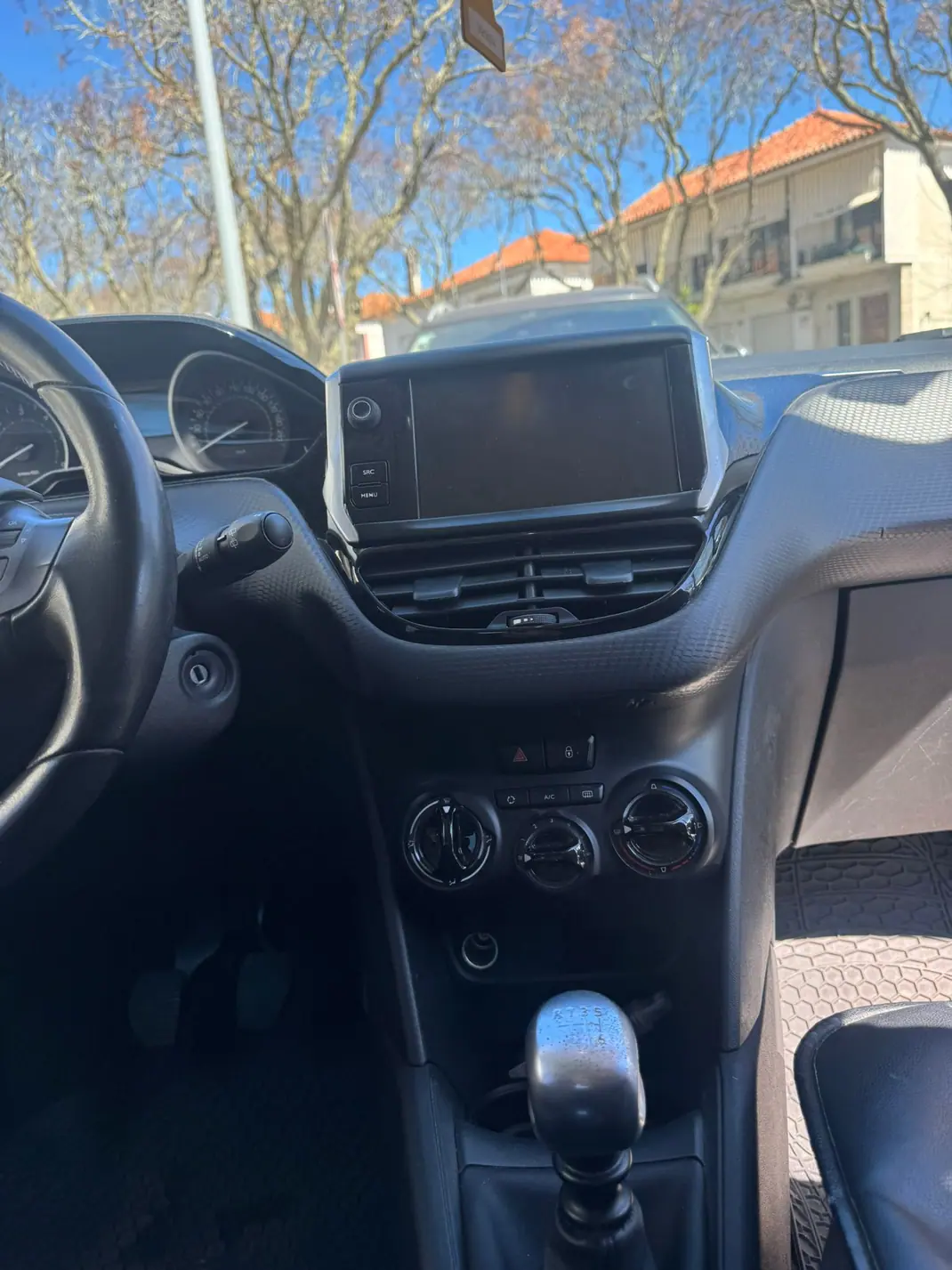 Peugeot 208 2019 - 10500 EUR, 136500 km - AUTO.MOTO.pt - 136500km - foto 5 de 8
