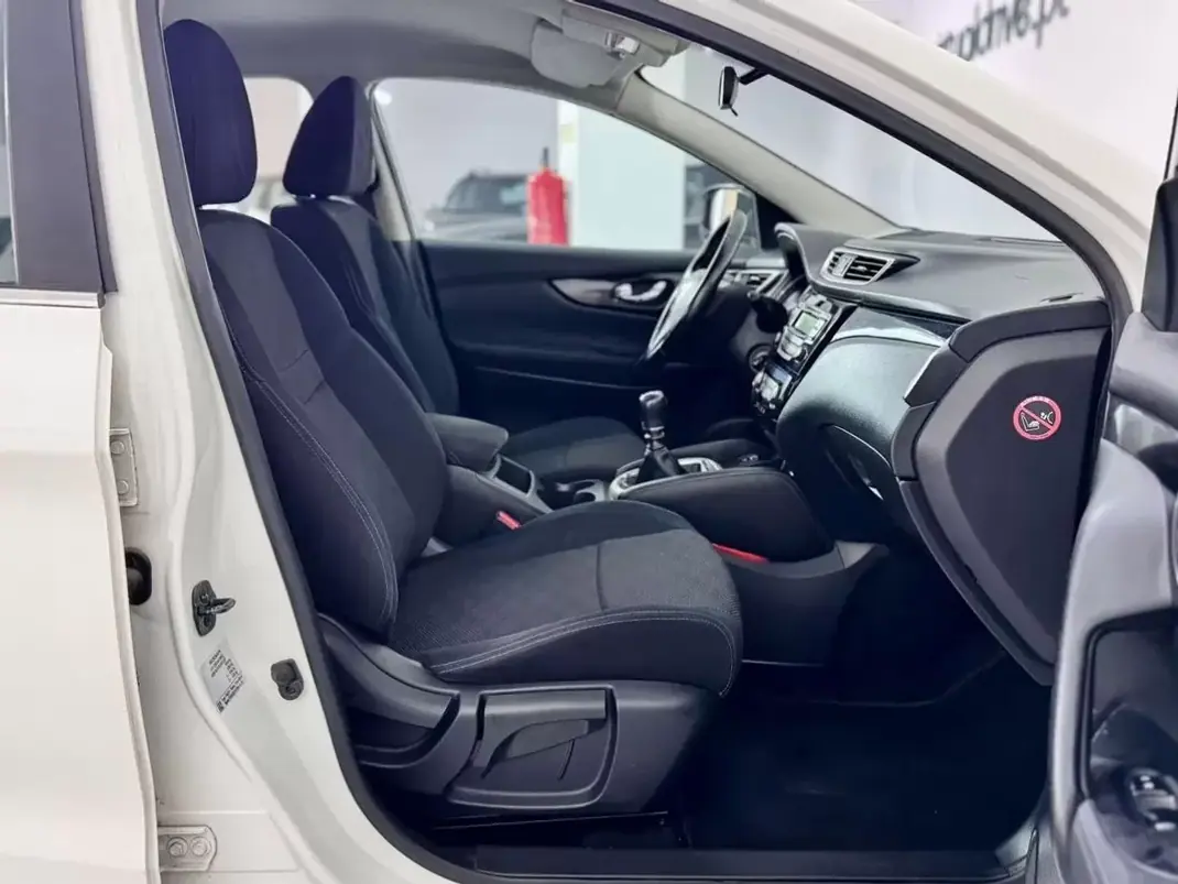 Nissan Qashqai 2015 - 13750 EUR, 96000 km - 96000km - foto 39 de 45