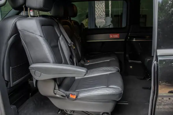 Mercedes-Benz V 250 2024 - 74390 EUR, 72560 km - AUTO.MOTO.pt - 72560km - foto 30 de 48