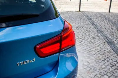 BMW 118 2018 - 16450 EUR, 210608 km - AUTO.MOTO.pt - 210608km - foto 11 de 47
