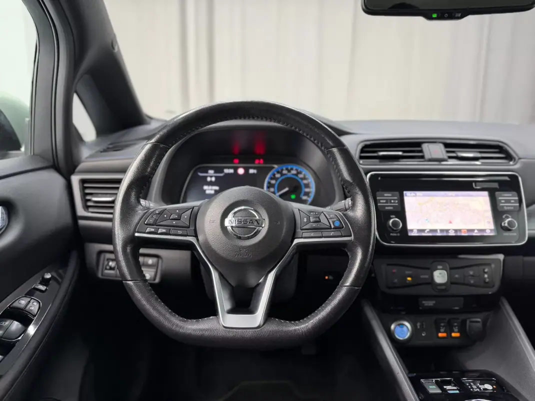 Nissan Leaf 2018 - 12500 EUR, 74000 km - AUTO.MOTO.pt - 74000km - foto 14 de 23