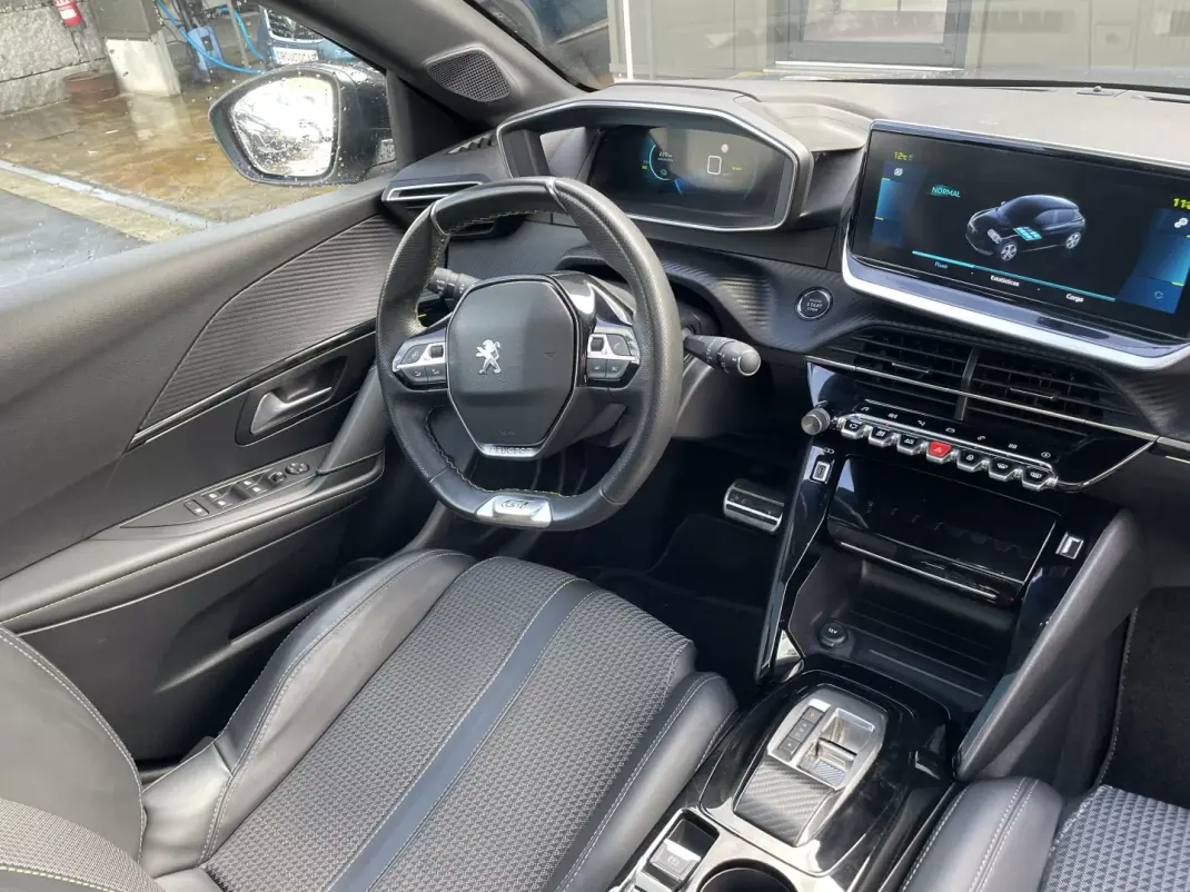 Peugeot e-208 2022 - 18650 EUR, 38776 km - AUTO.MOTO.pt - 38776km - foto 19 de 47
