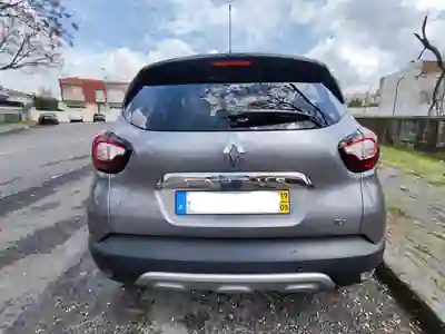 Renault Captur 2017 - 11000 EUR, 143000 km - AUTO.MOTO.pt - 143000km - foto 8 de 22
