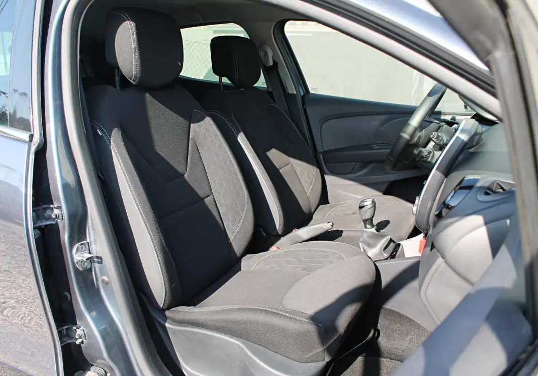 Renault Clio 2018 - 12250 EUR, 45634 km - AUTO.MOTO.pt - 45634km - foto 13 de 24
