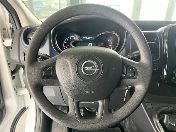 Opel Vivaro 2018 - 22600 EUR, 131722 km - AUTO.MOTO.pt - 131722km - foto 8 de 24