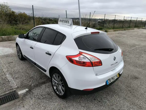 Renault Mégane 1.5 DCI III Hatchback 2013 - 3999 EUR, 317737 km - AUTO.MOTO.pt - 317737km - foto 4 de 50
