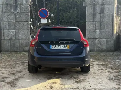 Volvo V60 2014 - 10000 EUR, 215710 km - 215710km - foto 4 de 11
