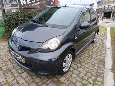 Toyota Aygo 2009 - 5490 EUR, 114642 km - AUTO.MOTO.pt - 114642km - foto 2 de 10