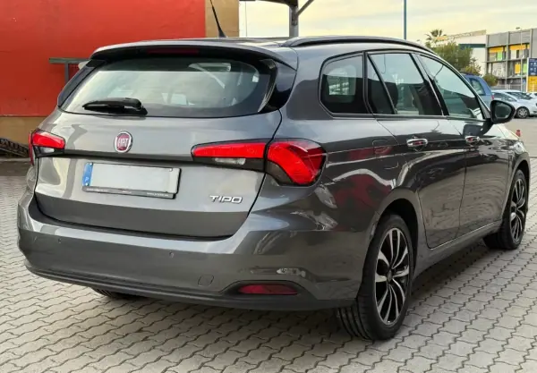 Fiat Tipo Station Wagon 2016 - 9950 EUR, 131000 km - AUTO.MOTO.pt - 131000km - foto 4 de 16