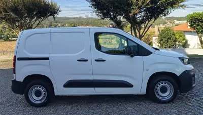 Peugeot Partner 2019 - 11490 EUR, 120300 km - 120300km - foto 4 de 19