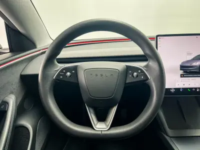 Tesla Model 3 2023 - 36900 EUR, 116000 km - AUTO.MOTO.pt - 116000km - foto 12 de 20
