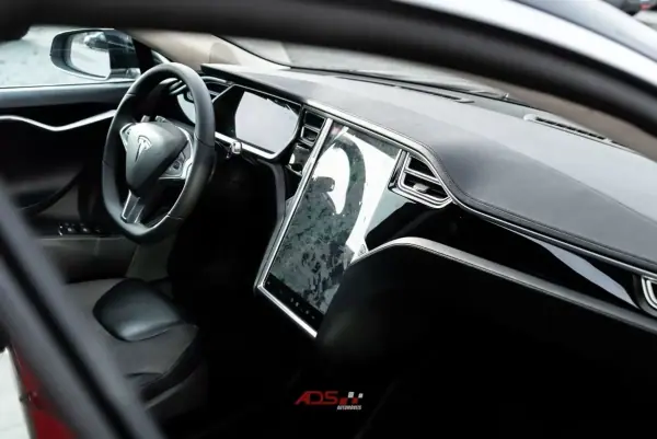 Tesla Model S 2014 - 22000 EUR, 251000 km - AUTO.MOTO.pt - 251000km - foto 11 de 22