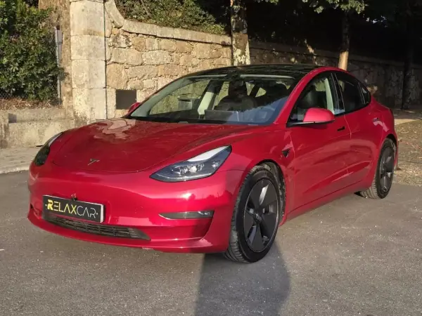 Tesla Model 3 2021 - 27499 EUR, 74631 km - 74631km - foto 3 de 34
