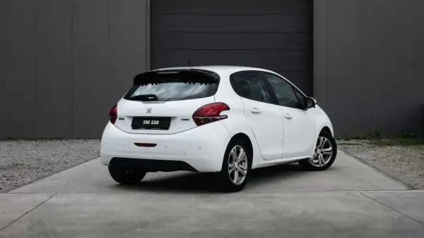 Peugeot 208 2015 - 9500 EUR, 210000 km - AUTO.MOTO.pt - 210000km - foto 25 de 25
