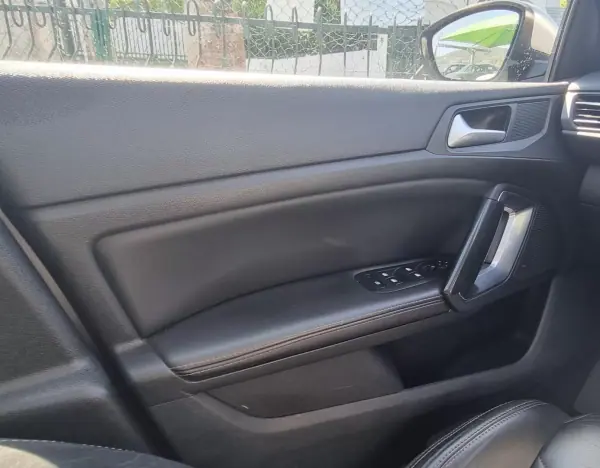 Peugeot 308 SW 2014 - 9250 EUR, 265000 km - AUTO.MOTO.pt - 265000km - foto 18 de 30