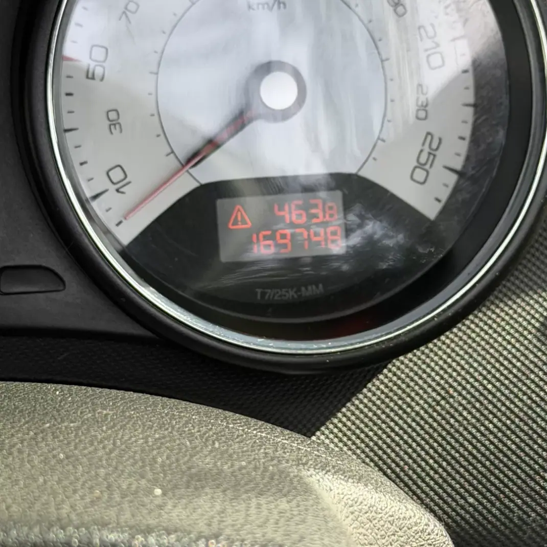 Peugeot 308 CC 2011 - 12990 EUR, 167000 km - AUTO.MOTO.pt - 167000km - foto 17 de 21