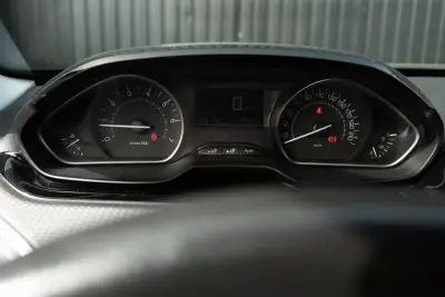 Peugeot 2008 2019 - 12999 EUR, 105150 km - AUTO.MOTO.pt - 105150km - foto 20 de 25