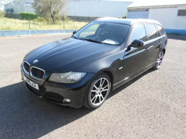 BMW 318 2011 - 9900 EUR, 318349 km - AUTO.MOTO.pt - 318349km - foto 3 de 13