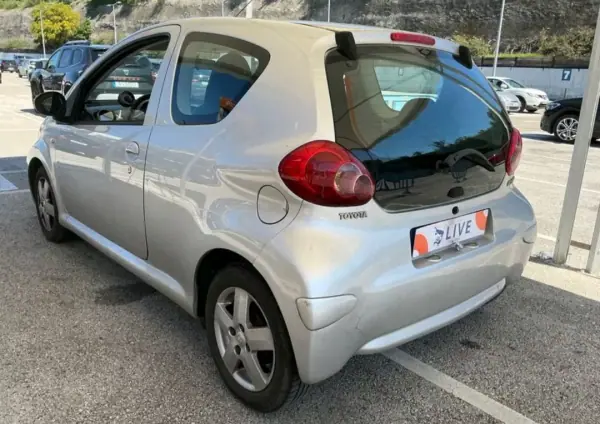 Toyota Aygo 2006 - 6500 EUR, 190400 km - AUTO.MOTO.pt - 190400km - foto 2 de 3