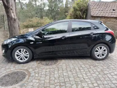 Hyundai i30 2012 - 7250 EUR, 260000 km - AUTO.MOTO.pt - 260000km - foto 4 de 31