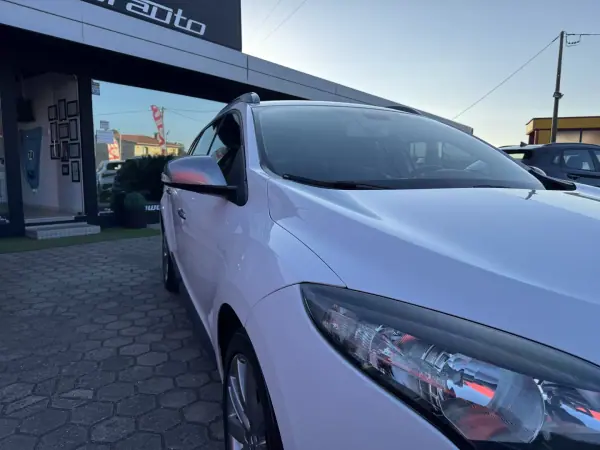 Renault Mégane Sport Tourer 2011 - 8900 EUR, 214000 km - AUTO.MOTO.pt - 214000km - foto 8 de 40