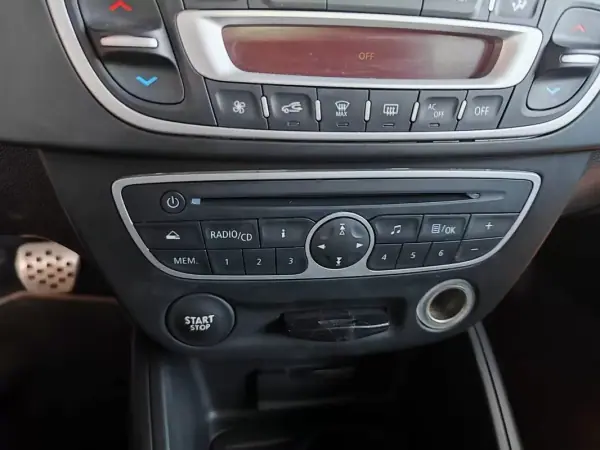 Renault Mégane Coupe 2010 - 18950 EUR, 157000 km - AUTO.MOTO.pt - 157000km - foto 36 de 39