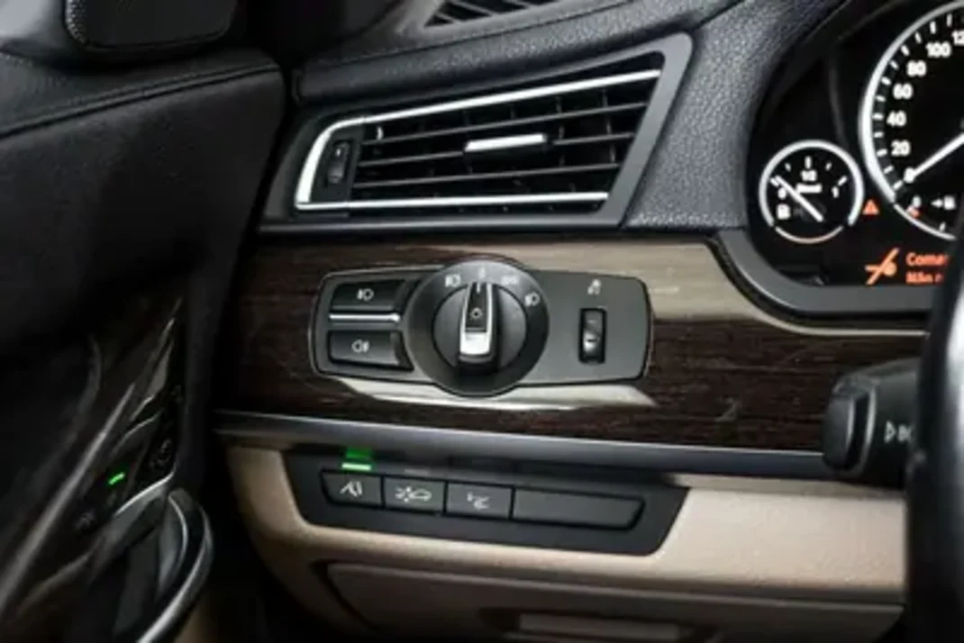 BMW 730 2011 - 25000 EUR, 172477 km - AUTO.MOTO.pt - 172477km - foto 17 de 26