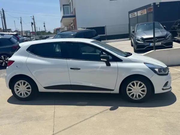 Renault CLIO 1.5DCI AC 2017 - 8979 EUR, 176000 km - AUTO.MOTO.pt - 176000km - foto 2 de 8