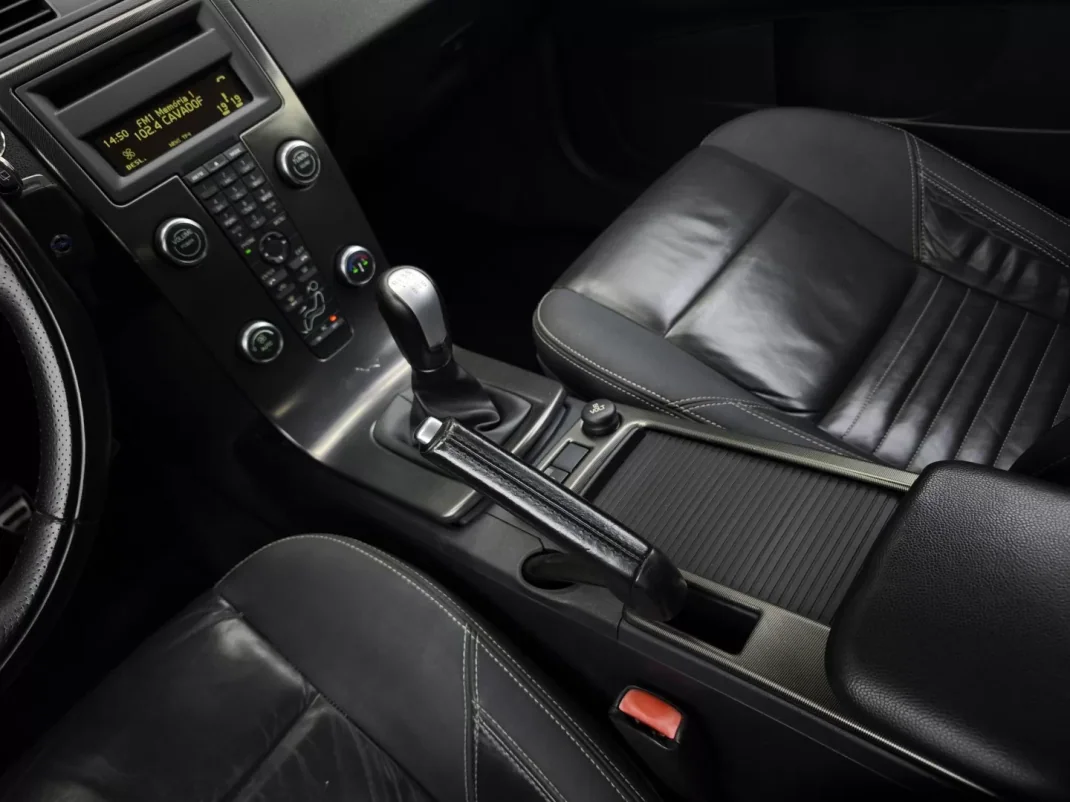 Volvo C30 2012 - 10950 EUR, 265888 km - AUTO.MOTO.pt - 265888km - foto 32 de 35