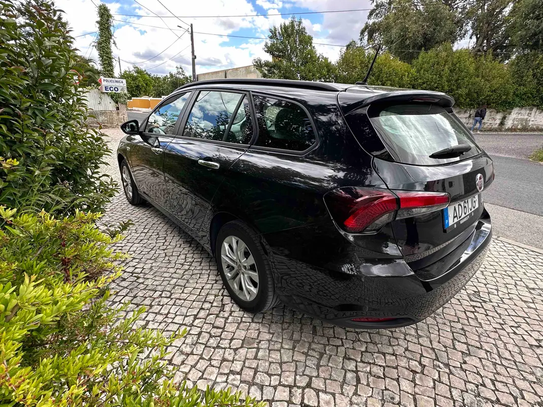 Fiat Tipo Station Wagon 2020 - 12500 EUR, 137000 km - AUTO.MOTO.pt - 137000km - foto 4 de 9