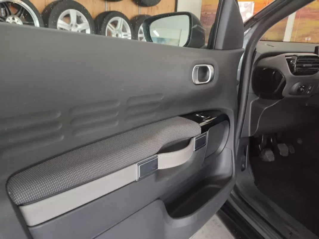 Citroën C4 Cactus 2015 - 14800 EUR, 158000 km - AUTO.MOTO.pt - 158000km - foto 8 de 19