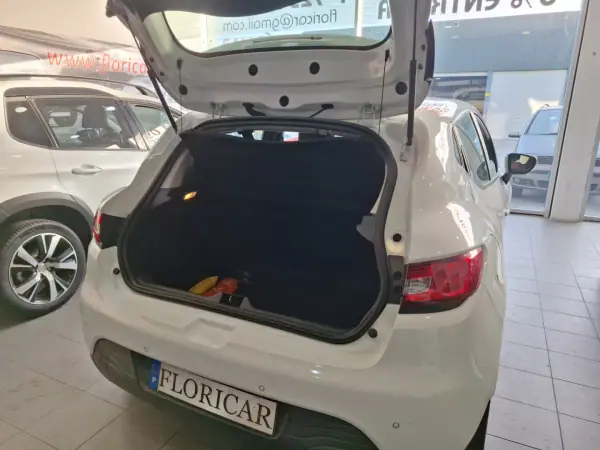 Renault Clio 2016 - 8900 EUR, 150560 km - AUTO.MOTO.pt - 150560km - foto 4 de 7