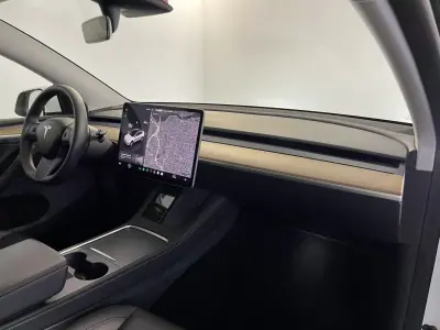 Tesla Model Y 2023 - 39500 EUR, 48000 km - 48000km - foto 17 de 43