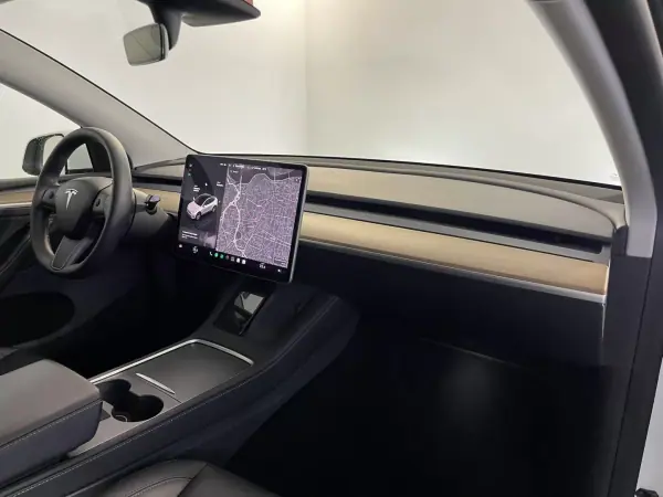 Tesla Model Y 2023 - 39500 EUR, 48000 km - 48000km - foto 17 de 43