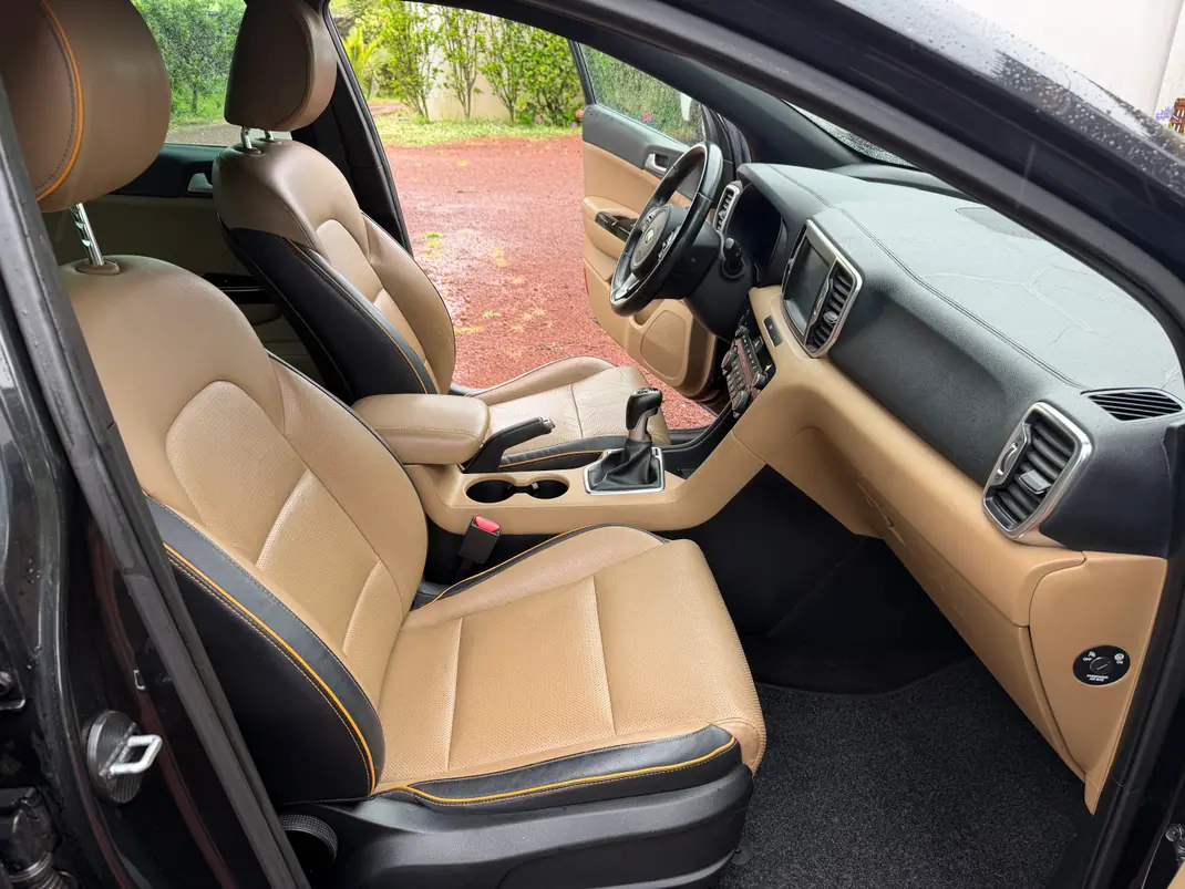 Kia Sportage 2016 - 14500 EUR, 113500 km - AUTO.MOTO.pt - 113500km - foto 6 de 12