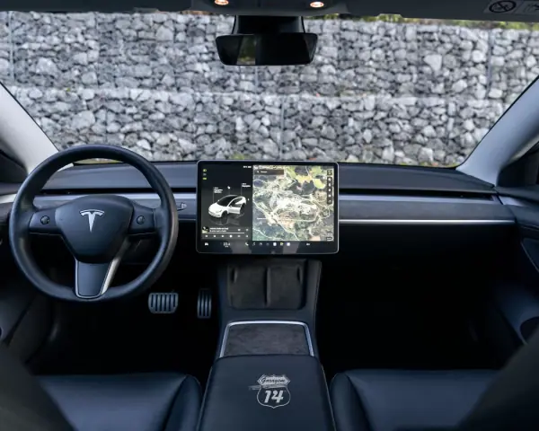 Tesla Model 3 2022 - 32990 EUR, 121900 km - AUTO.MOTO.pt - 121900km - foto 8 de 36