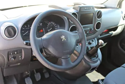 Peugeot Partner 2015 - 12450 EUR, 137164 km - 137164km - foto 16 de 20