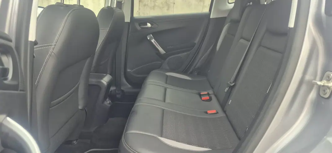Peugeot 2008 2015 - 10750 EUR, 51000 km - 51000km - foto 6 de 26