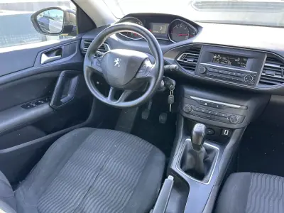 Peugeot 308 2018 - 12500 EUR, 280000 km - AUTO.MOTO.pt - 280000km - foto 34 de 41