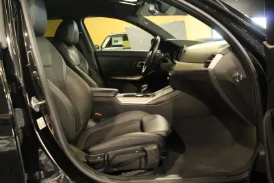 BMW 320 2021 - 26800 EUR, 137000 km - AUTO.MOTO.pt - 137000km - foto 14 de 28