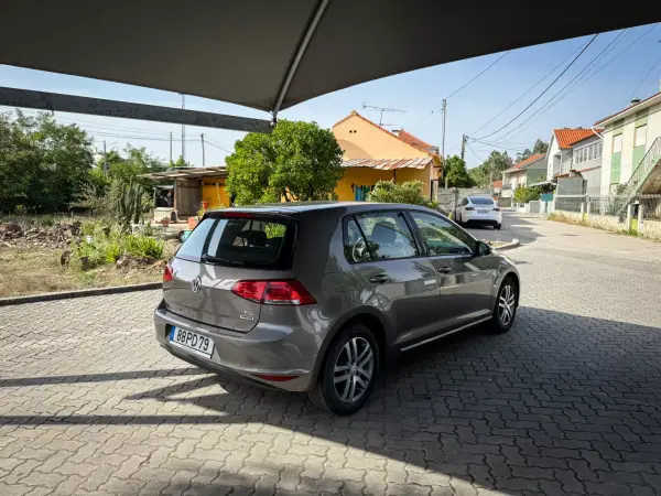 Volkswagen Golf 2015 - 13800 EUR, 124900 km - AUTO.MOTO.pt - 124900km - foto 12 de 12